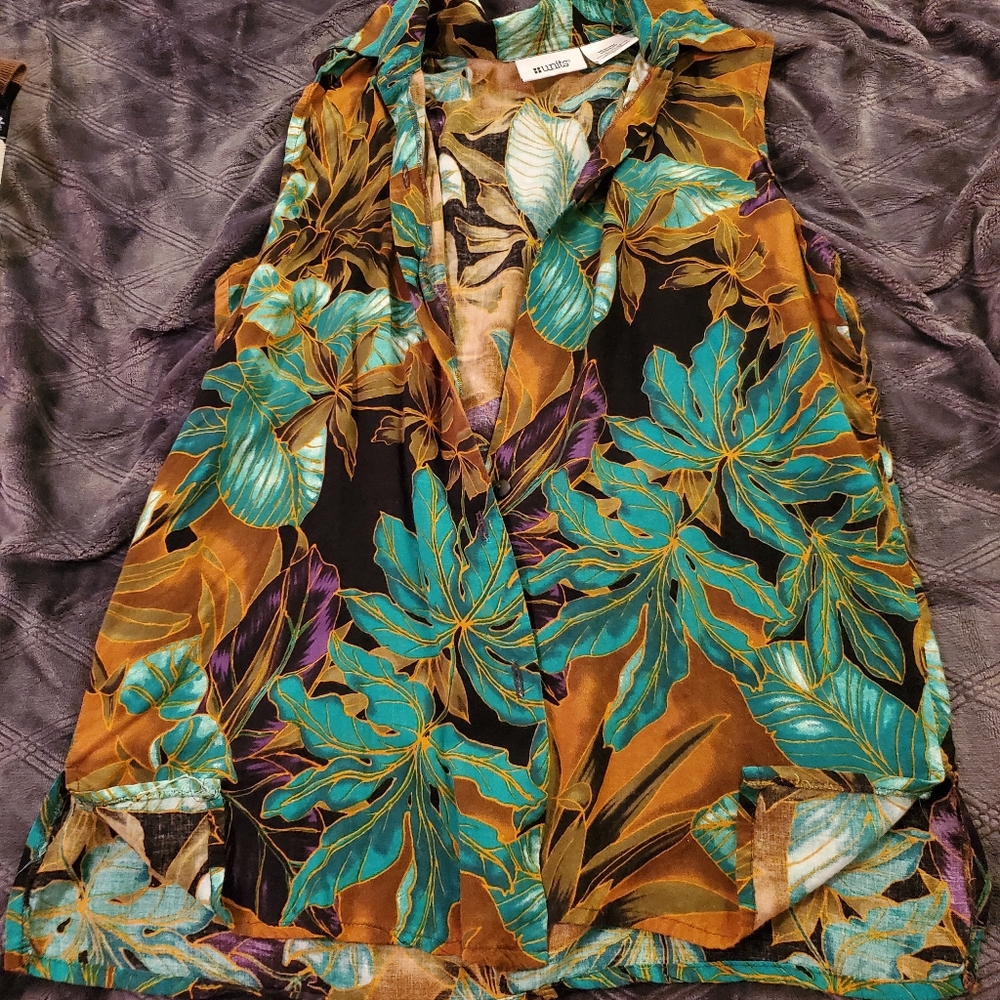 Floral sleeveless vest